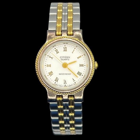 Vintage Petite Citizen Round Gold White and Silver tones Ladies watch Working - Picture 8 of 9